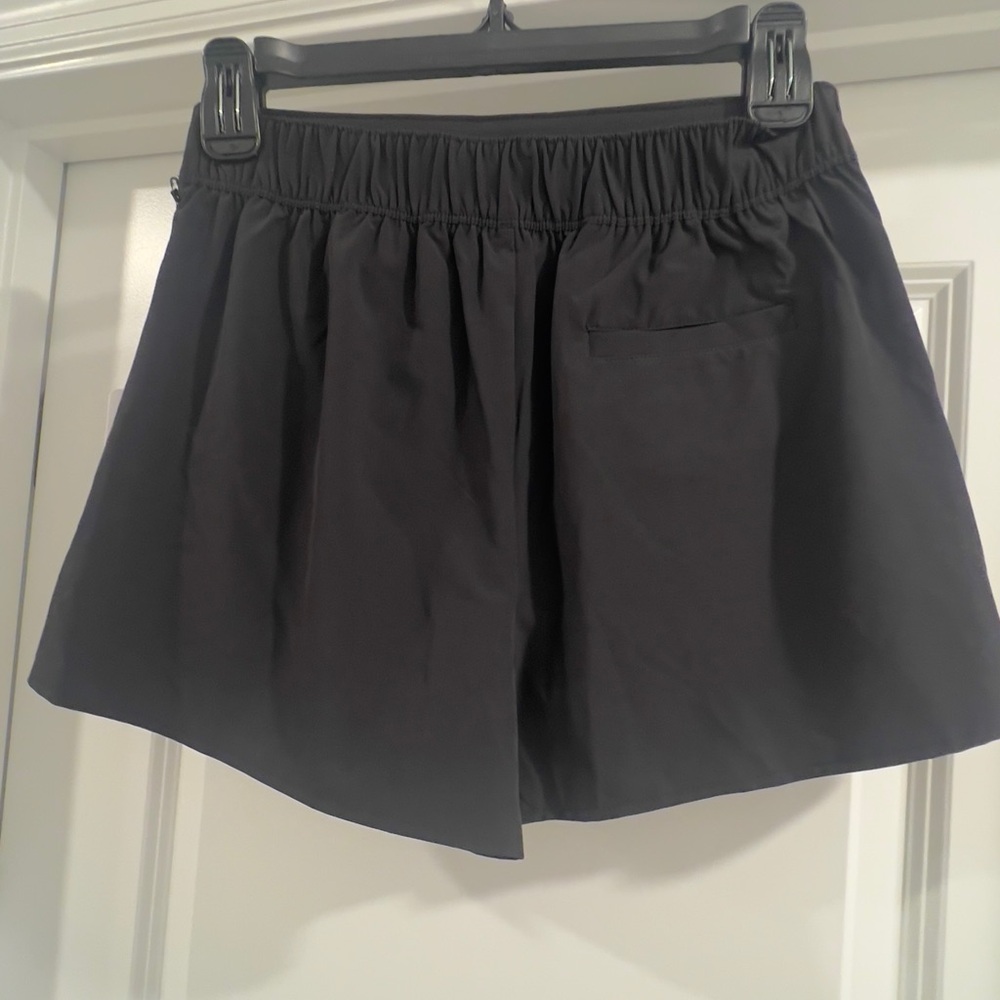 ALO Yoga Women's Charcoal Skort - Picture 2 of 3